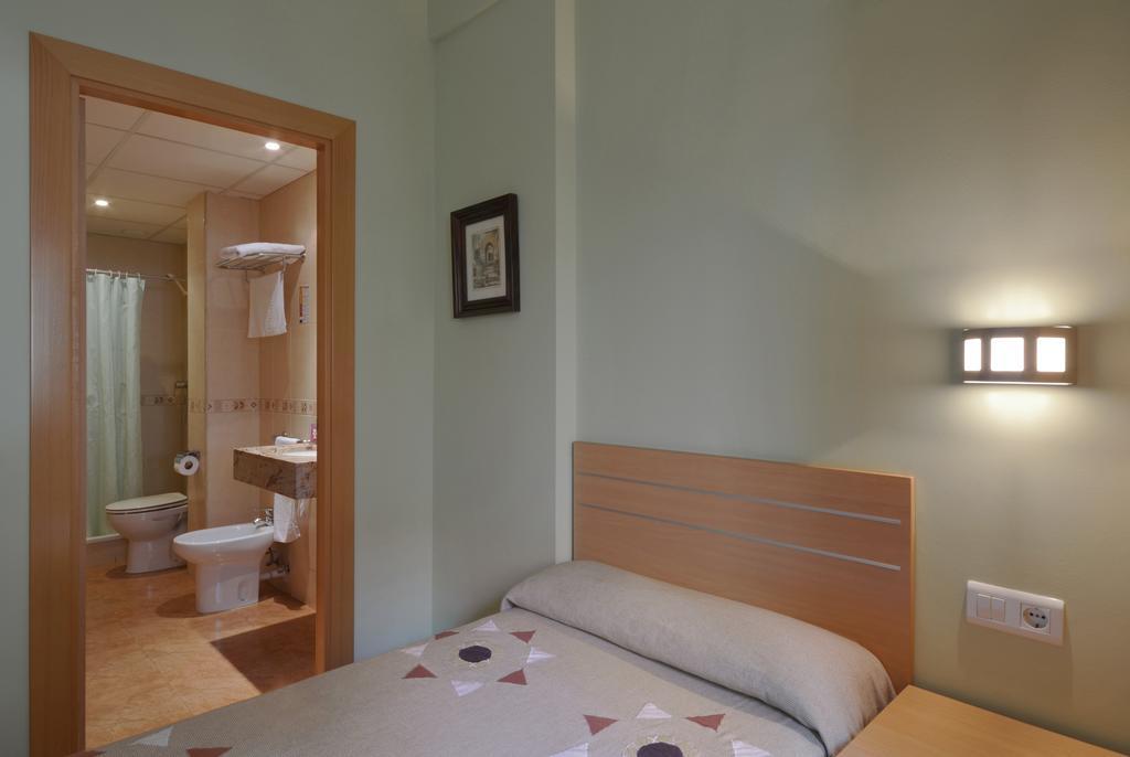 El Cami Hotel Камбрильс Номер фото
