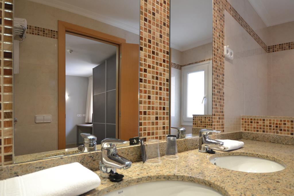 El Cami Hotel Камбрильс Номер фото